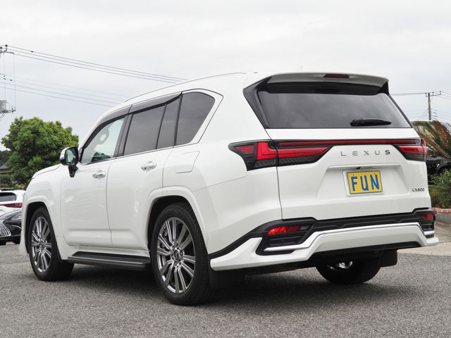LEXUS LX600