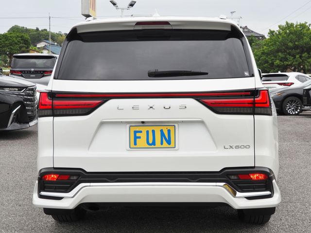 LEXUS LX600