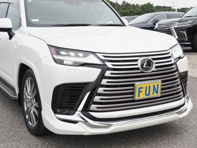 LEXUS LX600