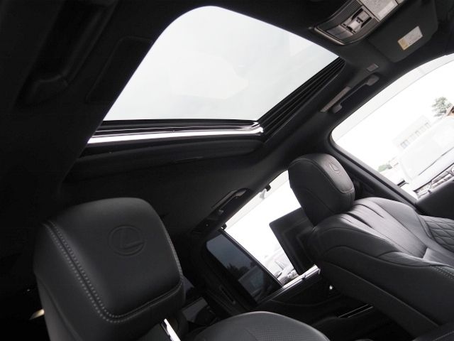 LEXUS LX600