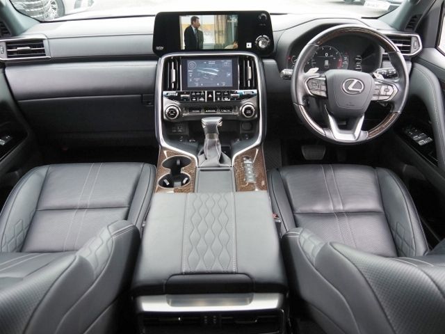 LEXUS LX600