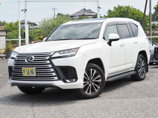 LEXUS LX600