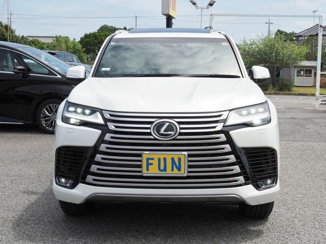 LEXUS LX600