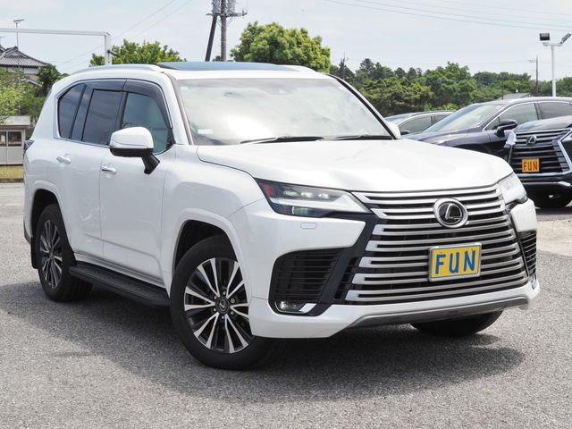 LEXUS LX600