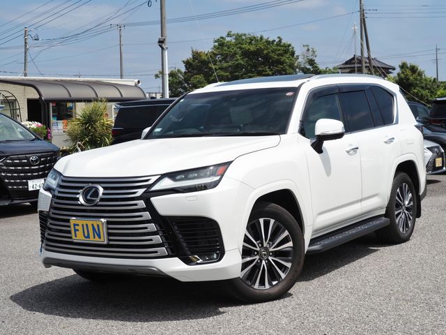 LEXUS LX600