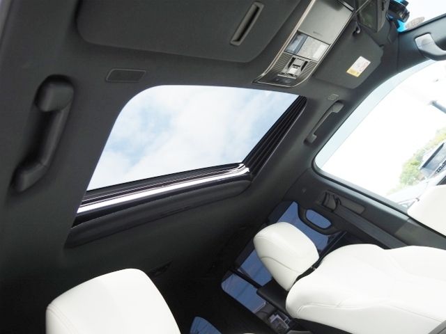 LEXUS LX600