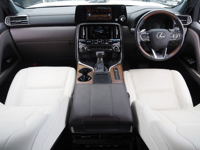 LEXUS LX600