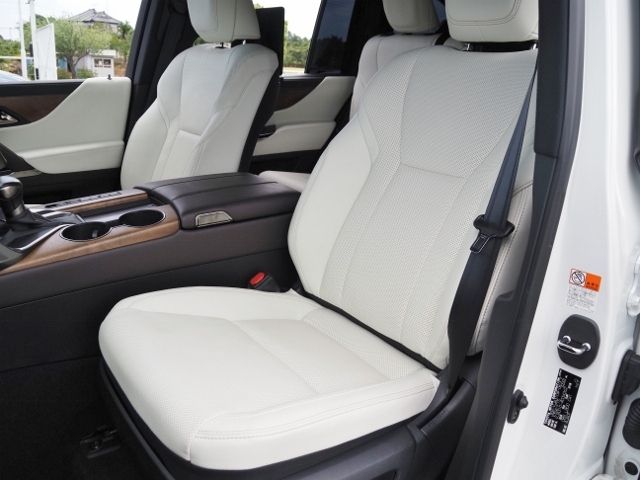 LEXUS LX600