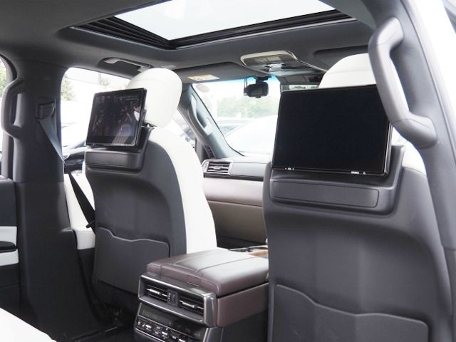 LEXUS LX600