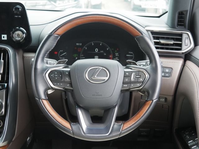 LEXUS LX600