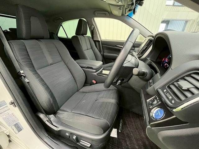 CROWN sedan hybrid