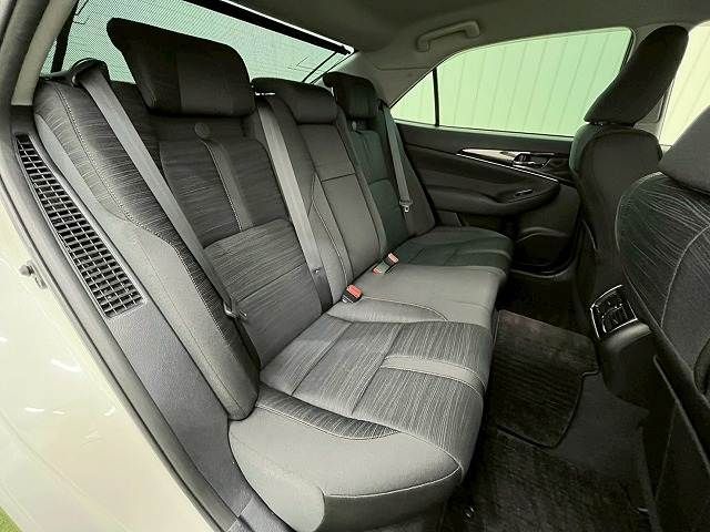 CROWN sedan hybrid
