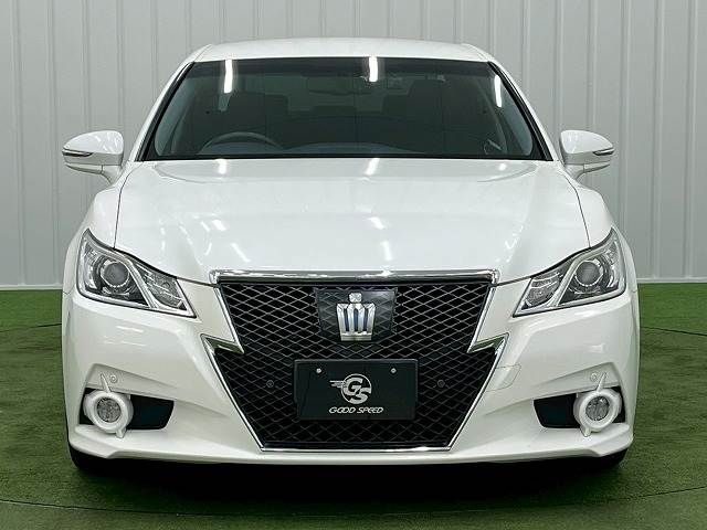 CROWN sedan hybrid