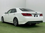 CROWN sedan hybrid