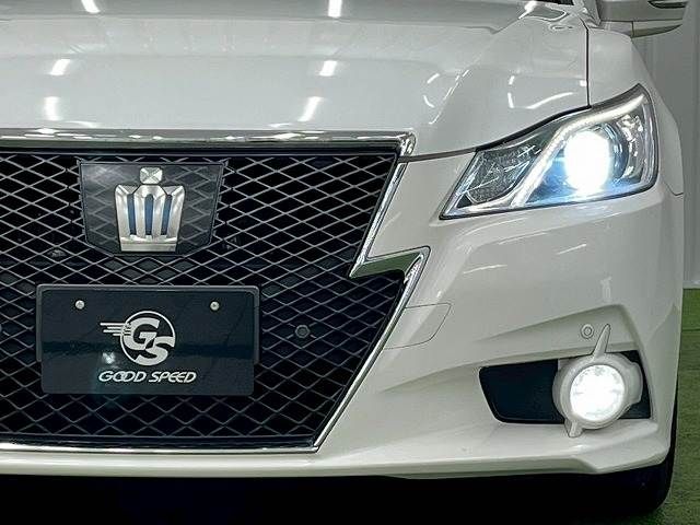 CROWN sedan hybrid