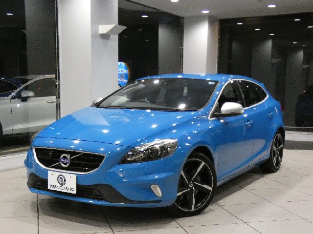 VOLVO V40