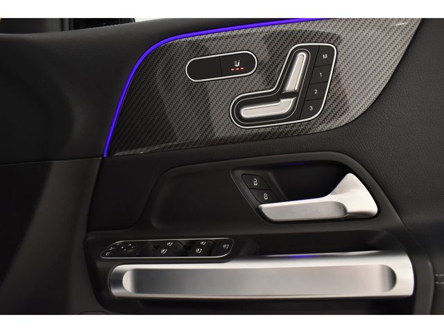 MERCEDES BENZ GLB