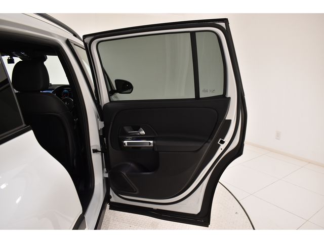 MERCEDES BENZ GLB