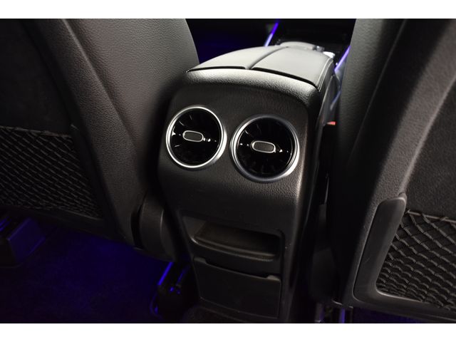 MERCEDES BENZ GLB