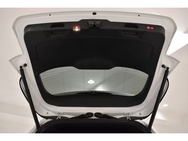 MERCEDES BENZ GLB
