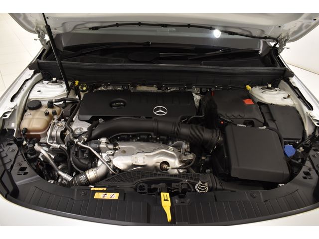 MERCEDES BENZ GLB