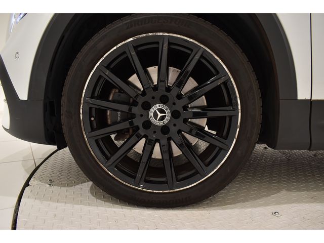 MERCEDES BENZ GLB