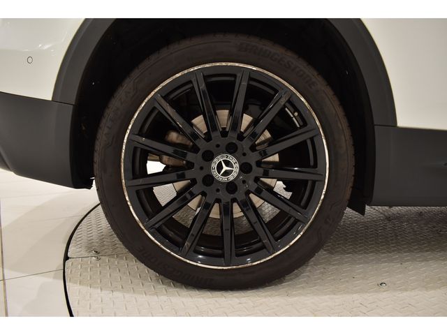MERCEDES BENZ GLB