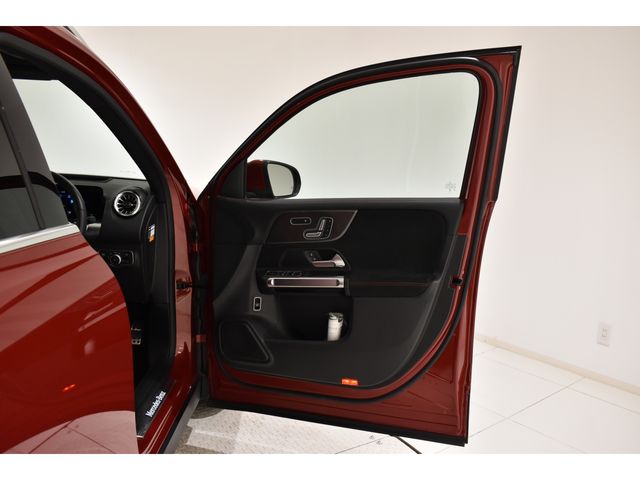MERCEDES BENZ GLB