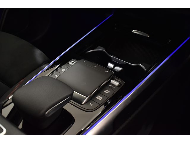 MERCEDES BENZ GLB