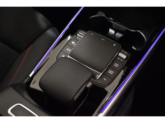 MERCEDES BENZ GLB