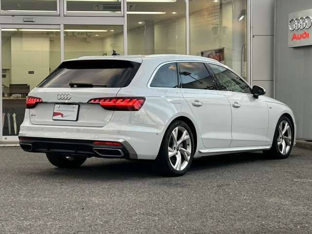 AUDI A4 AVANT