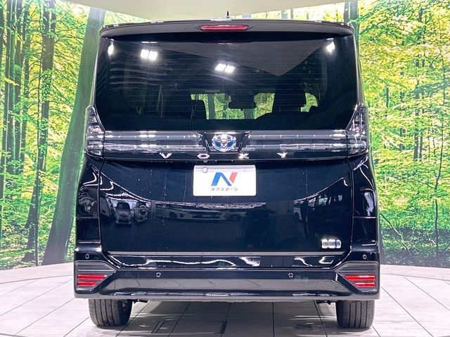 VOXY HYBRID