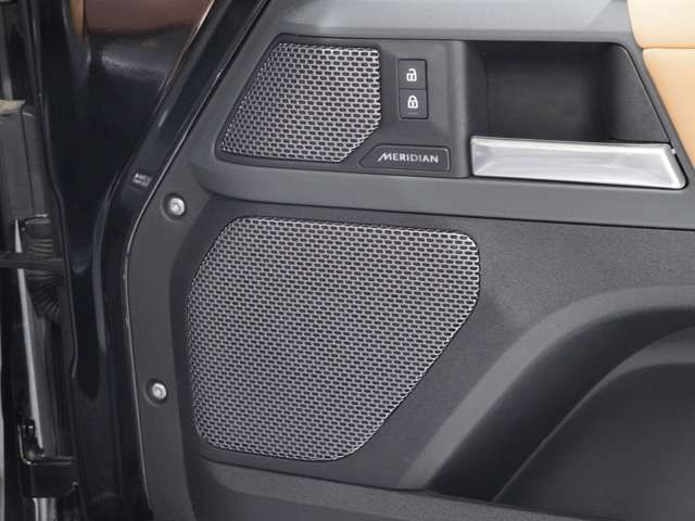 ROVER DEFENDER
