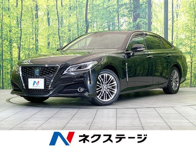 CROWN sedan hybrid