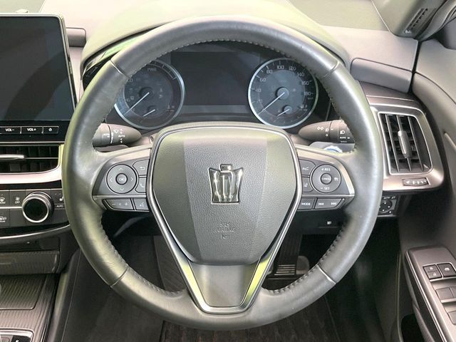 CROWN sedan hybrid