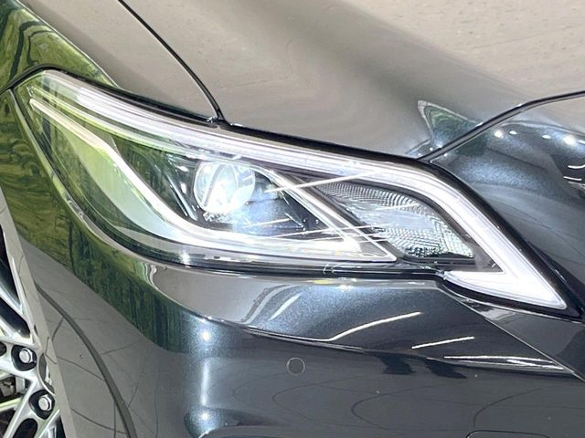 CROWN sedan hybrid