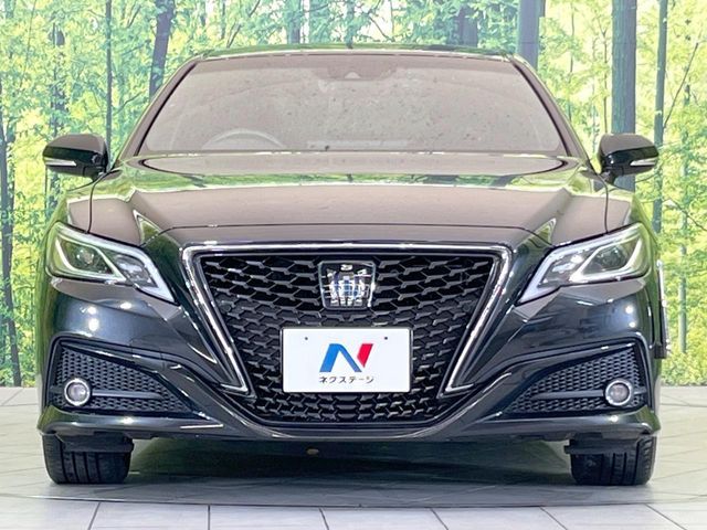 CROWN sedan hybrid