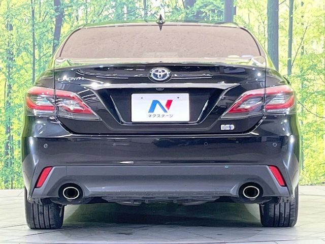 CROWN sedan hybrid