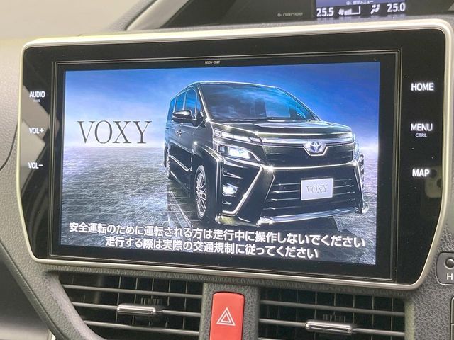 VOXY HYBRID