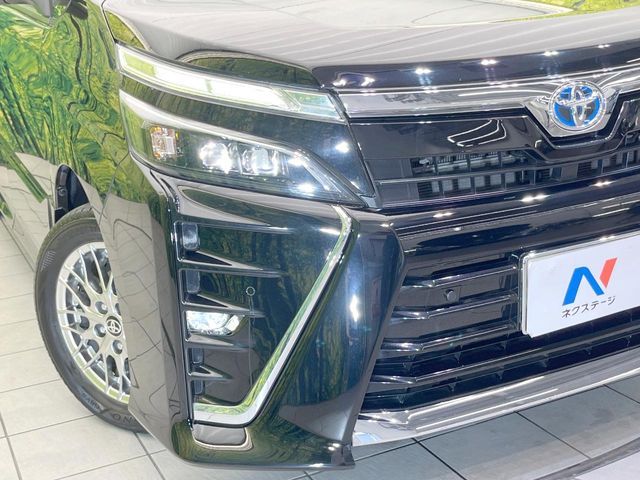 VOXY HYBRID