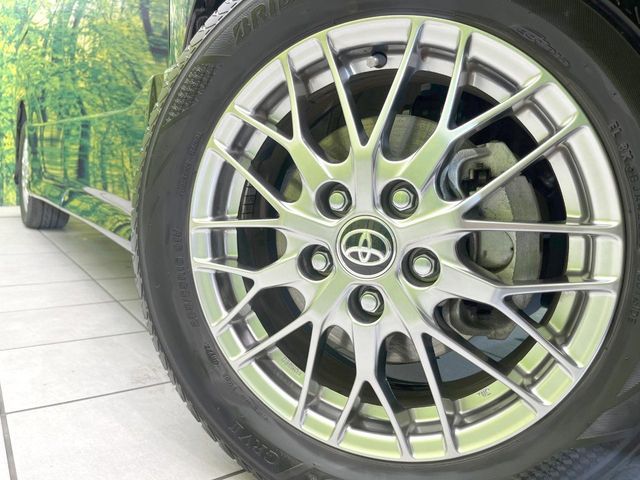 VOXY HYBRID