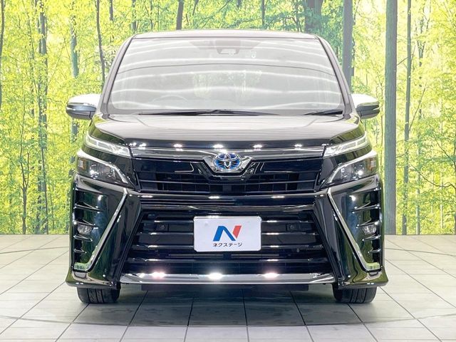 VOXY HYBRID