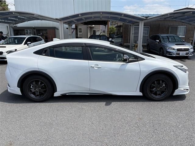 PRIUS 4WD