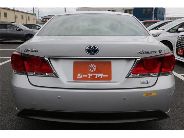 CROWN sedan hybrid