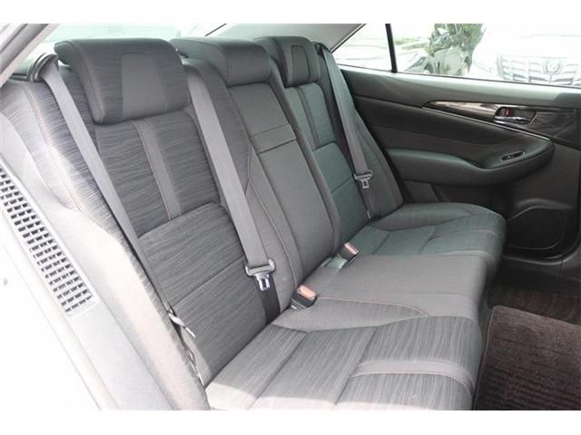 CROWN sedan hybrid