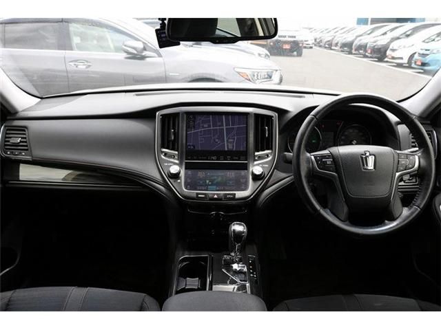 CROWN sedan hybrid