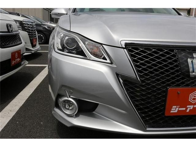 CROWN sedan hybrid