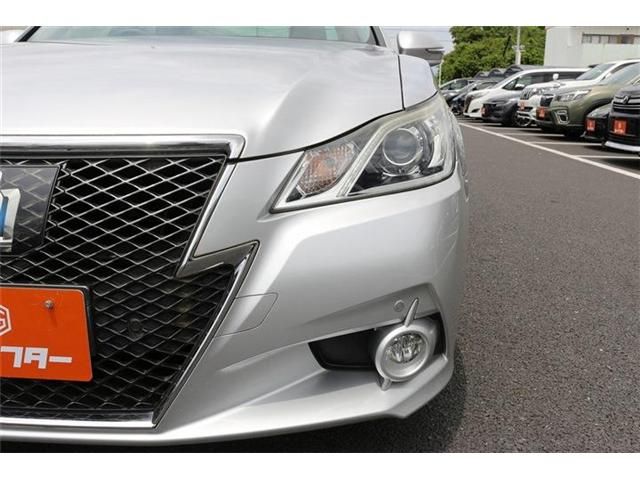 CROWN sedan hybrid