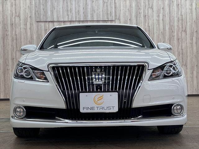 CROWN MAJESTA HYBRID