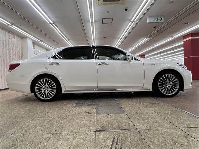 CROWN MAJESTA HYBRID